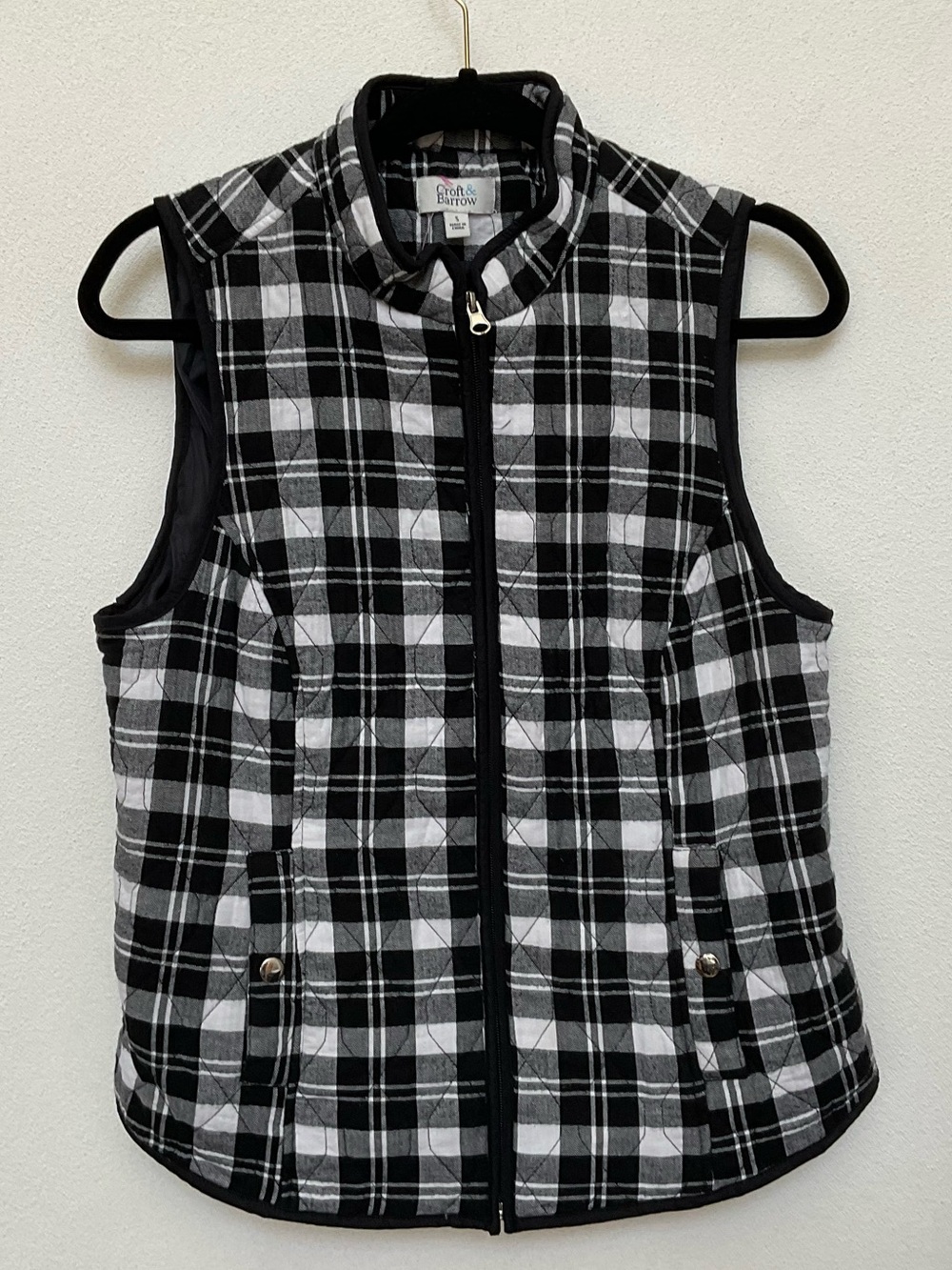 Croft And Barrow Black, White Plaid Quilted Zip Front Vest Size Small Winter